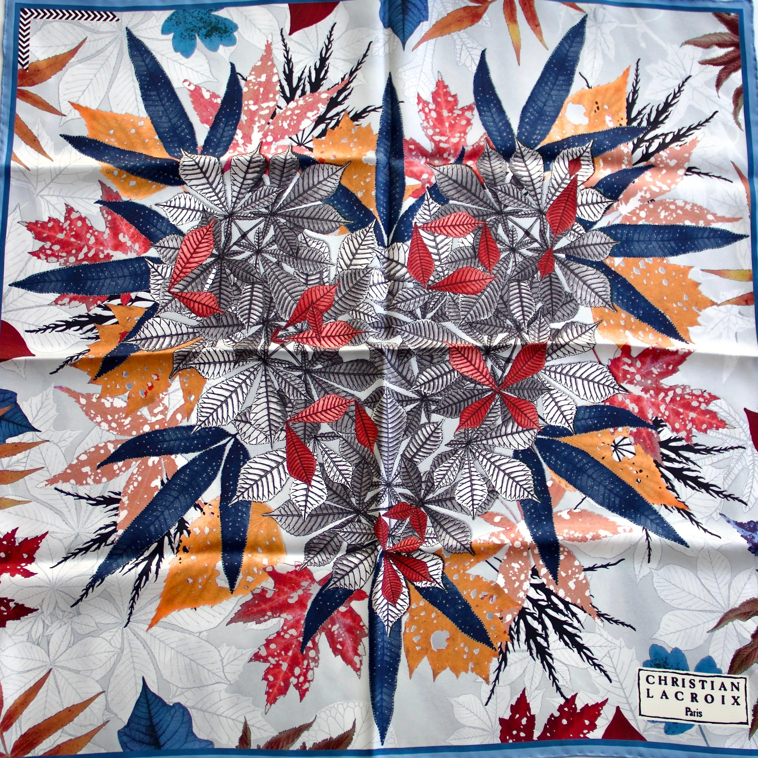 Silk scarf "Fall´ing Love" Lacroix - pearl